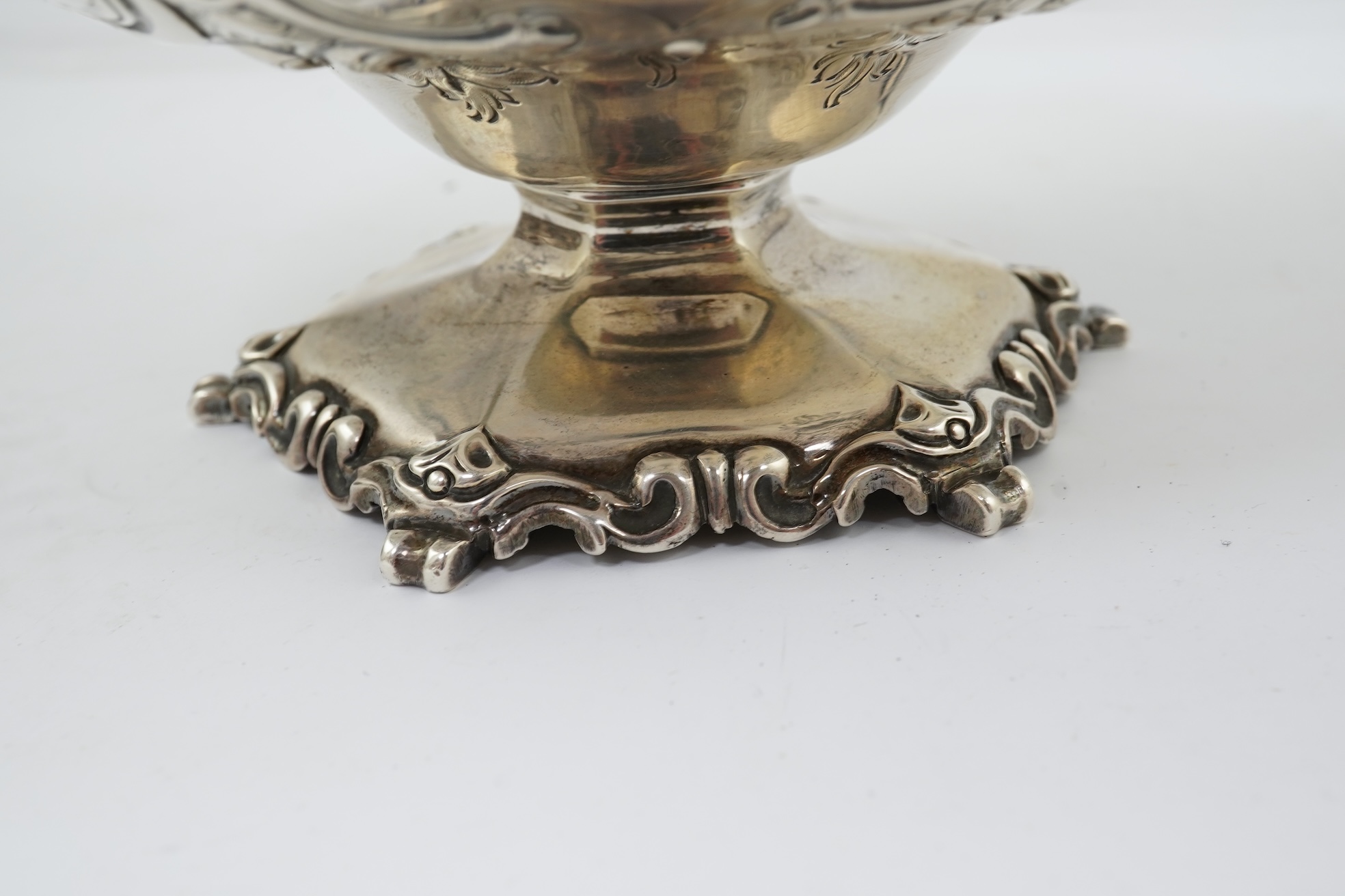 A Victorian silver circular basket, by Daniel & Charles Houle